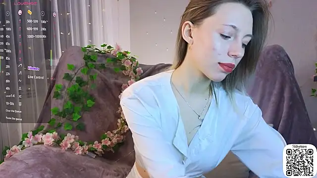 NyxaThorn online show from March 17, 4:55 pm