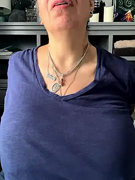 dieseldame1313 online show from January 7, 4:21 pm