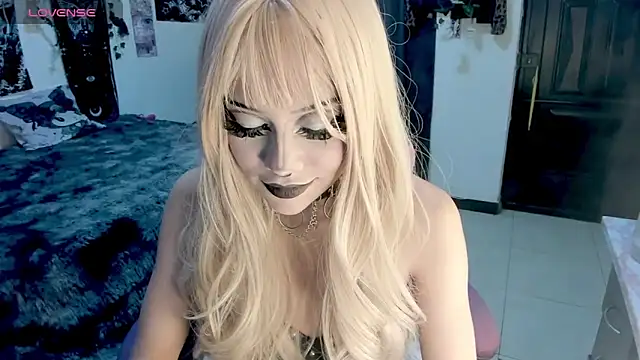 GothKitten666 online show from April 18, 2:25 am