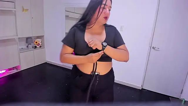 LilyWhitney online show from January 16, 4:08 am