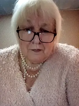 Alexia64231 online show from November 3, 1:37 pm