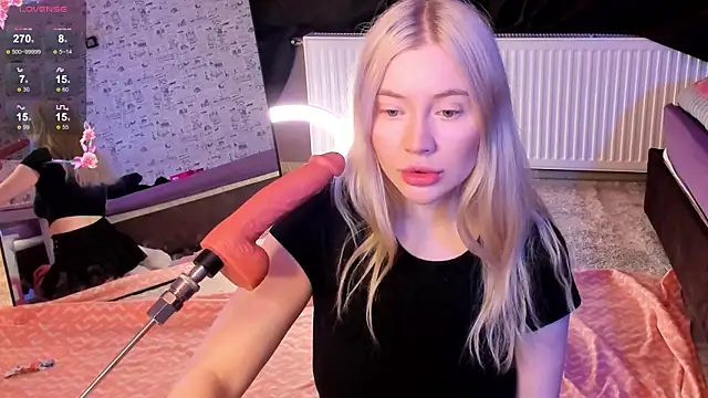 Lillie Berry online show from February 18, 4:55 am