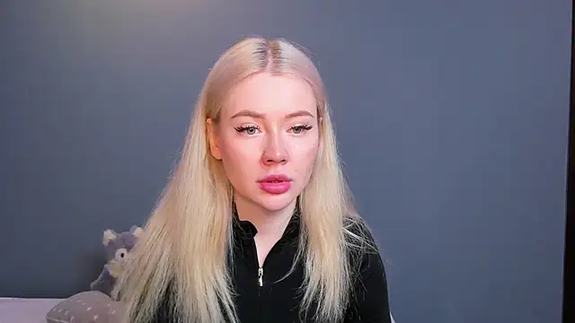 Lillie Berry online show from April 14, 5:29 am