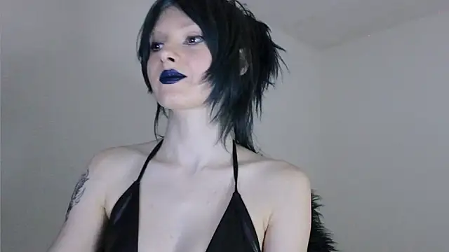 midnightsiren777 online show from March 5, 11:22 pm