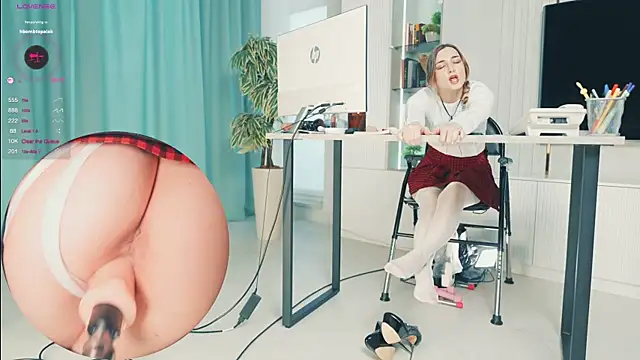 milahouston online show from December 1, 7:34 am