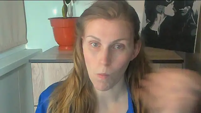 JuliaMuuun online show from April 18, 8:09 pm