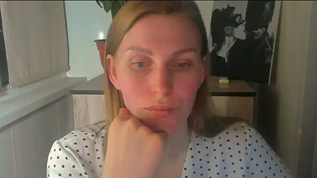 JuliaMuuun online show from April 28, 9:29 pm