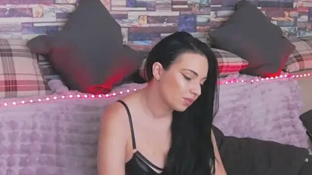 GrayLunna online show from November 4, 7:24 am