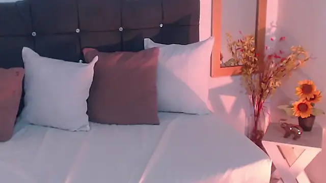 SamantaSweett  online show from November 9, 2:13 pm