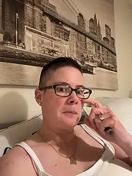 voluptuous-minx online show from December 16, 4:46 pm