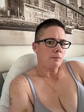 voluptuous-minx online show from December 4, 12:18 pm