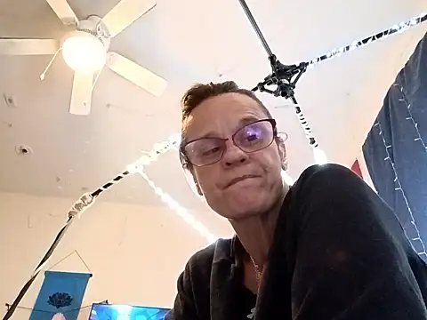 Snapshot of PremiumKitty chatting on October 26, 9:10 pm PremiumKitty online show from October 26, 9:10 pm