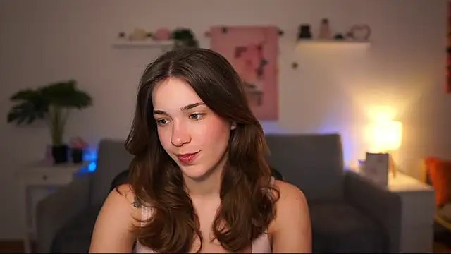 kissie cat online show from April 16, 1:00 pm