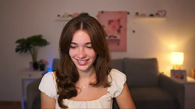 Snapshot of kissie_cat chatting on September 19, 1:10 pm kissie cat online show from September 19, 1:10 pm
