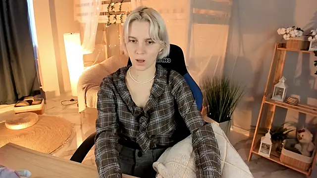 BethanyCloud online show from September 12, 6:03 am