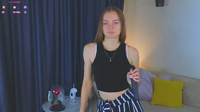 LouisaChaobal online show from October 25, 1:13 am