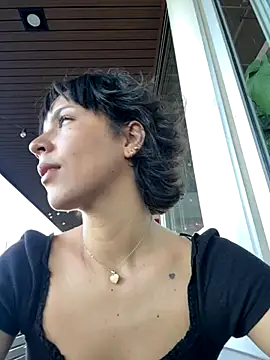 Adry Bach  online show from November 25, 9:15 pm