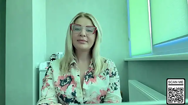 Blondie xoxoxo online show from July 14, 9:35 am