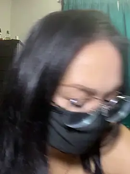 melyiaaa online show from May 9, 1:46 pm
