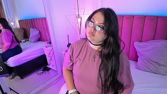 Tessa Sinclaire online show from March 28, 9:57 pm