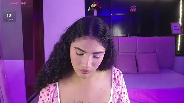 emiily smith1 online show from September 28, 8:25 pm