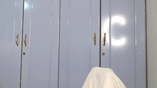 Indian GlowingMiax online show from October 28, 4:02 pm