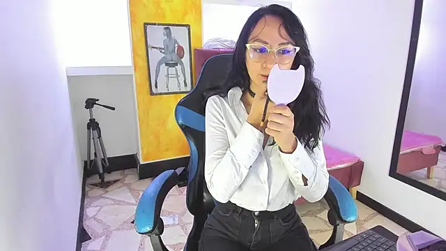 alison moon7 online show from October 17, 1:25 pm