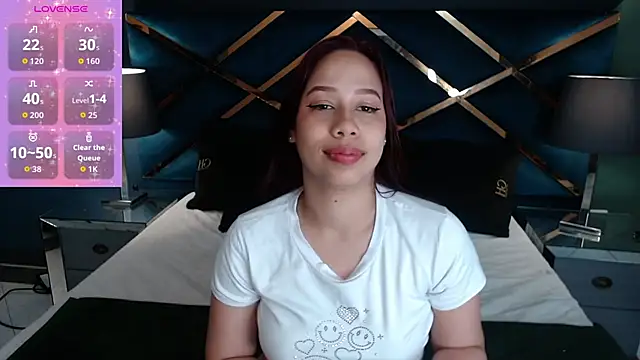 Snapshot of Luciegh_ chatting on October 23, 11:27 am Luciegh online show from October 23, 11:27 am