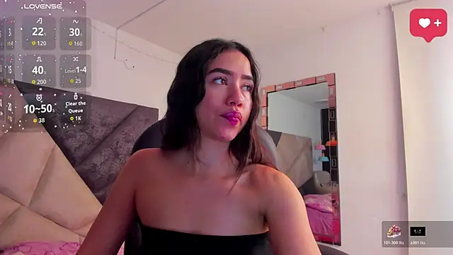 SaraWagner  online show from April 17, 12:02 am