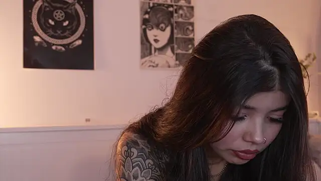 Snapshot of sophieee_art chatting on September 28, 12:50 am sophieee art online show from September 28, 12:50 am