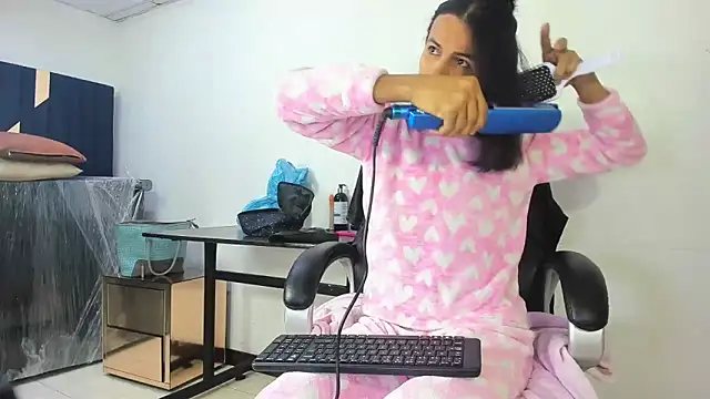 Aisha hotts777 online show from November 23, 4:04 am