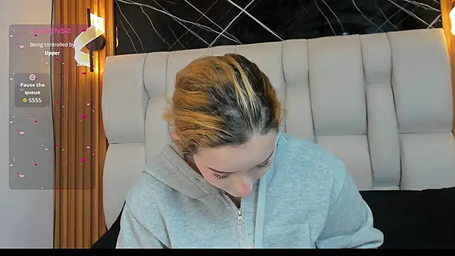 kristal joi dl online show from November 9, 1:40 pm