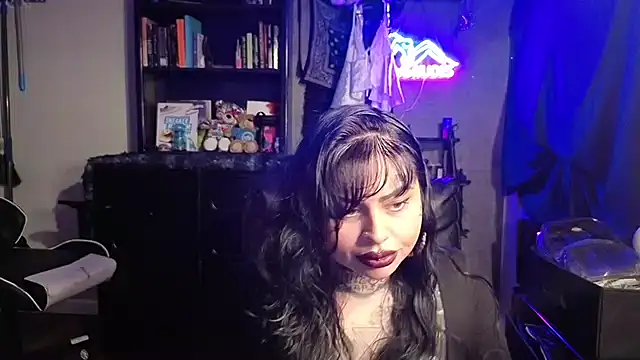 chicanachic13 online show from March 11, 6:06 am