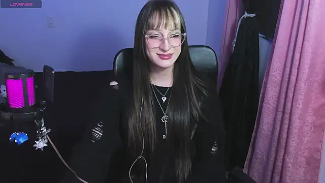 starrraura online show from March 18, 11:32 pm