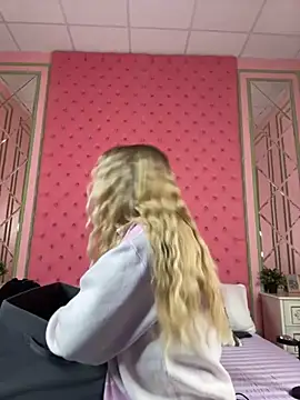 Sky Cutie online show from December 3, 4:37 am