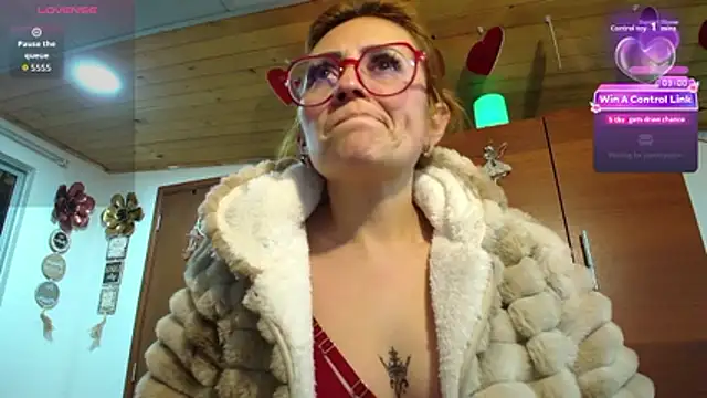 Victoria Fallon online show from April 9, 11:54 pm