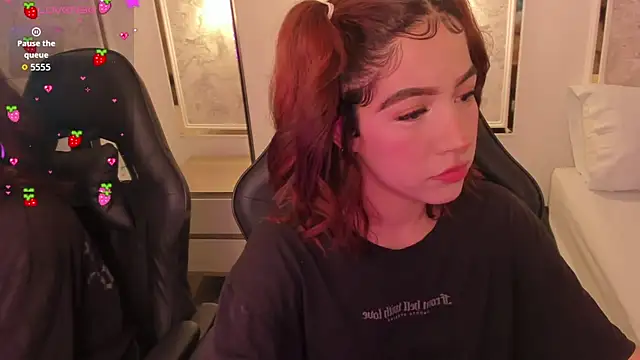 doll eyees  online show from October 14, 2:25 am