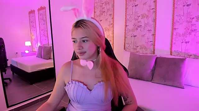 daniand  online show from October 31, 2:46 am