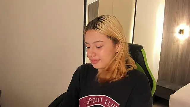 daniand  online show from November 19, 12:27 pm