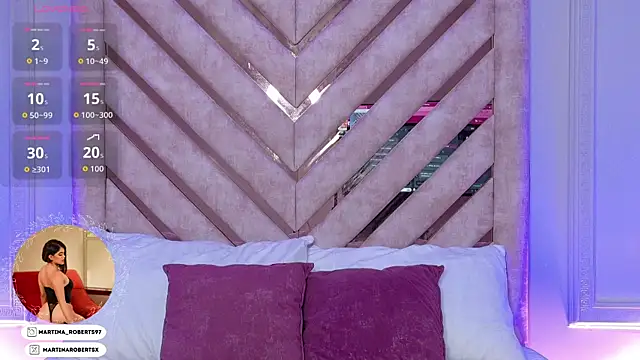 Martina-Roberts- online show from April 6, 4:46 am