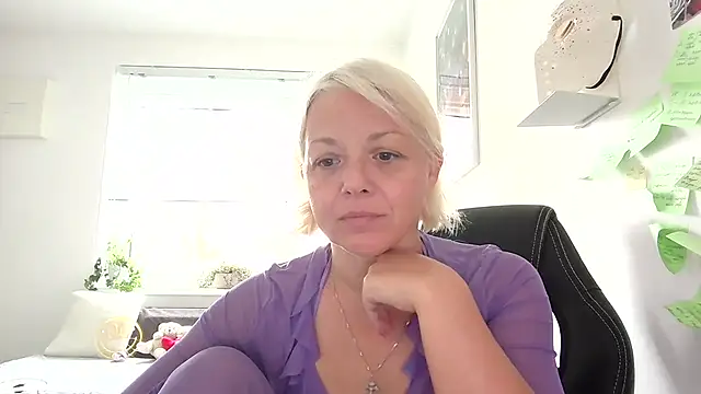 Linsy Kim online show from September 17, 5:38 am