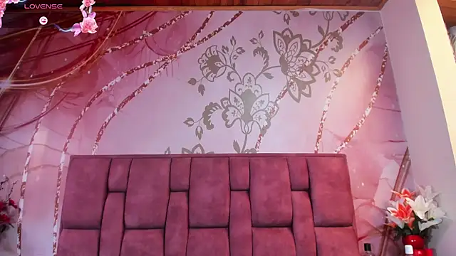 luna maisonn online show from October 24, 8:38 pm