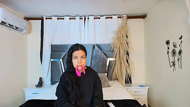 MiniLove 01 online show from October 14, 12:41 pm