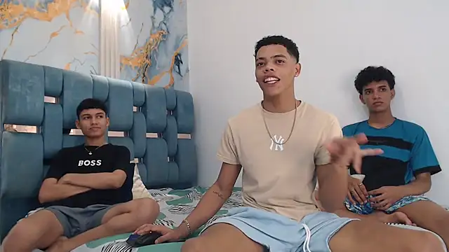 PRETTY FEM online show from March 17, 1:42 am