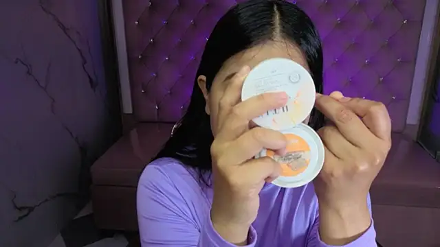 Victoria b  online show from November 27, 7:50 pm