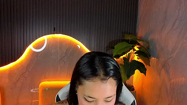 Hollypeyton Tp online show from September 9, 8:08 pm