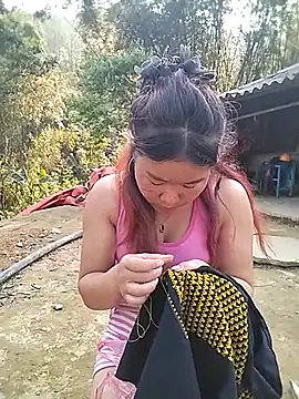 lylylove online show from April 3, 8:56 am