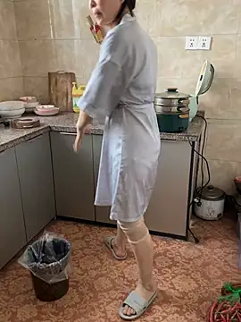 xiiuuff18 online show from July 14, 2:01 am