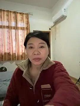 xiiuuff18 online show from February 13, 11:50 pm