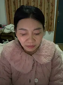 xiiuuff18 online show from March 6, 12:00 pm